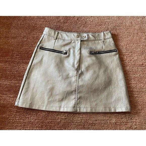 Jolie & Joy  SILVER METALLIC  FAUX LEATHER MINI SKIRT Size M - Picture 1 of 8